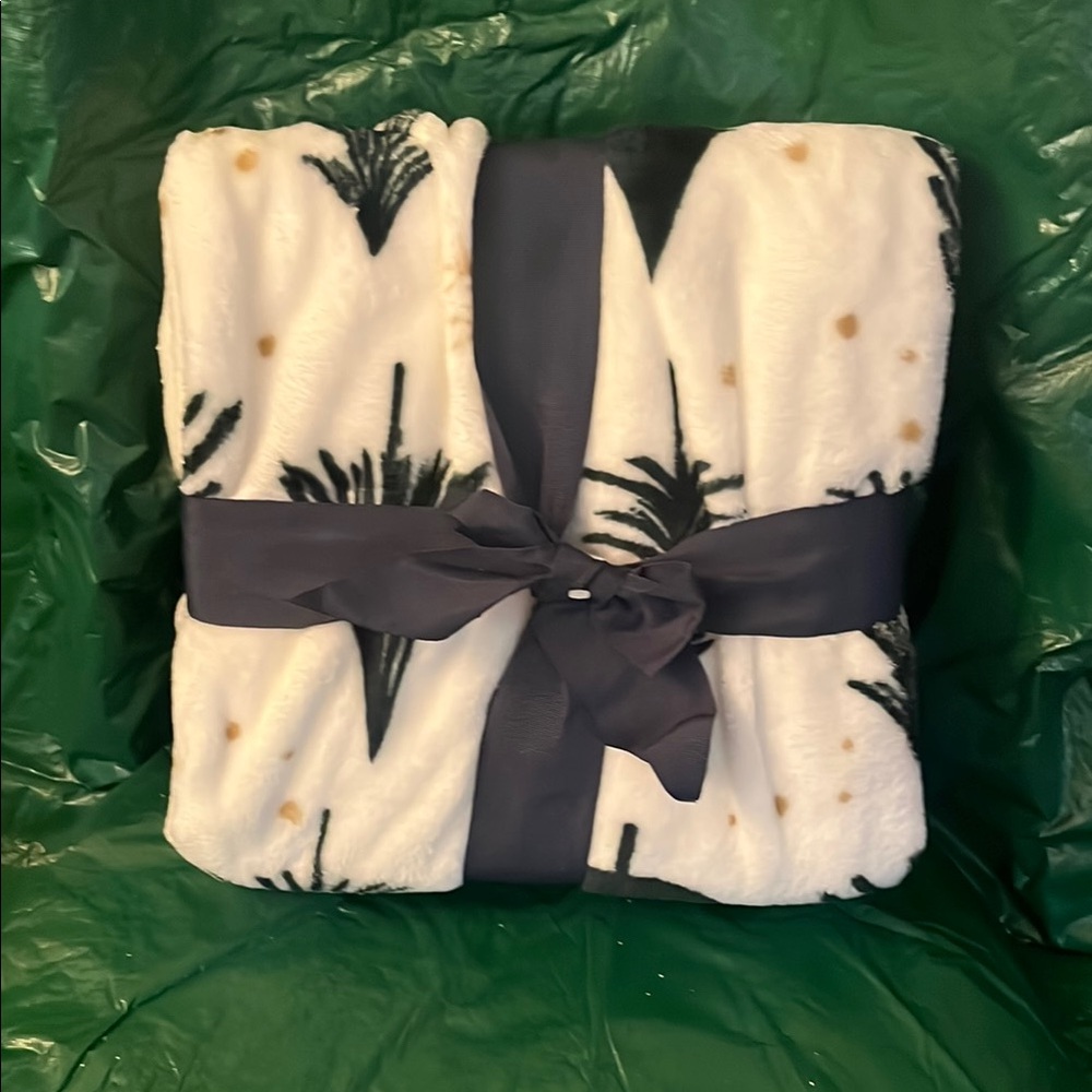 Cozy White and Black Patterned Blanket